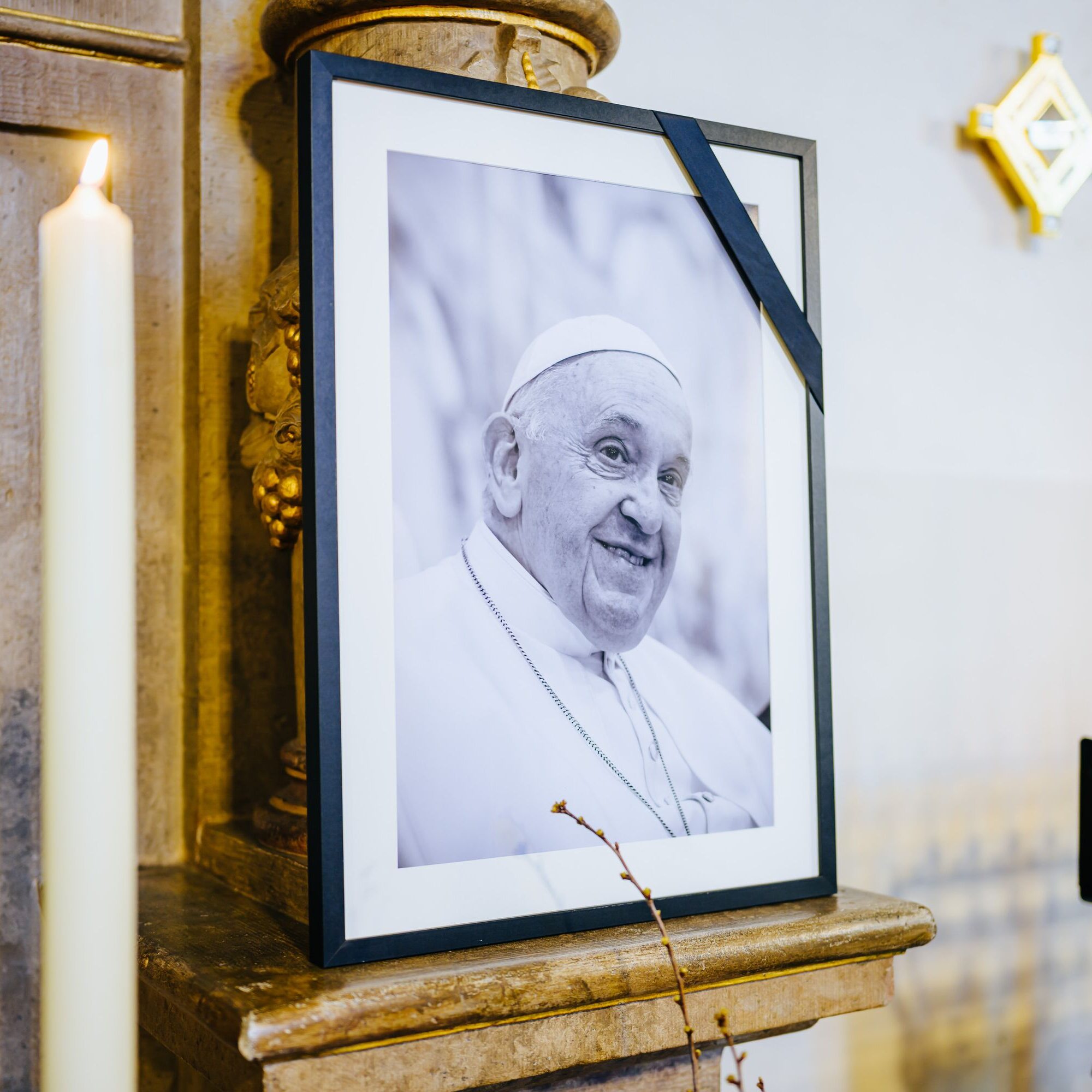 weboptimiert-Tod-von-Papst-Franziskus-03-scaled-aspect-ratio-1-1